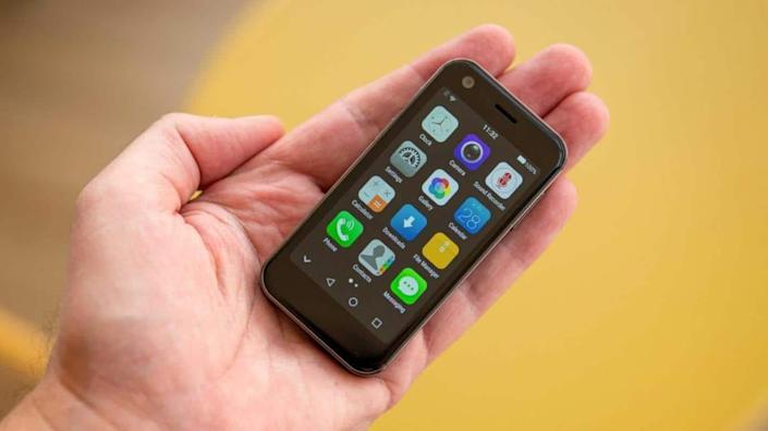 The world smallest 4G handset looks like an iPhone 4